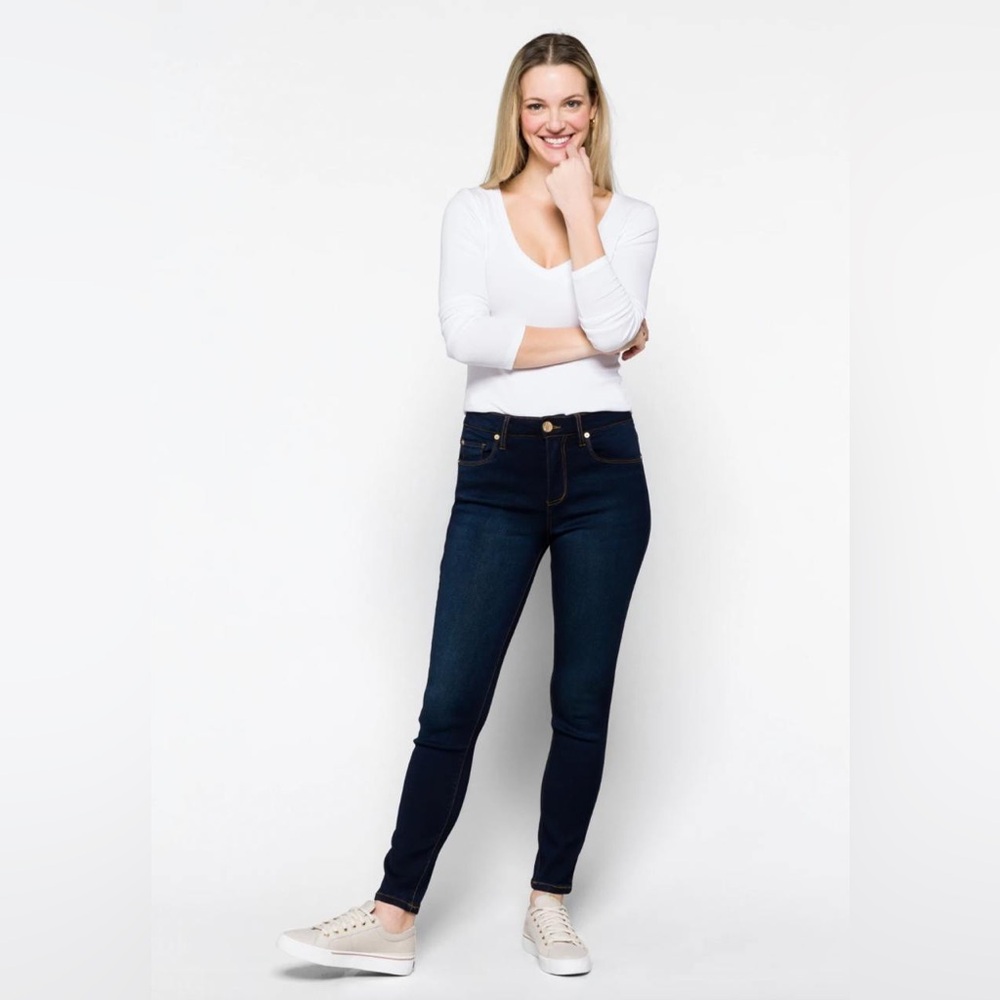 STS Blue
Ellie High Rise Finished Hem Ankle Skinny Jean 8/29